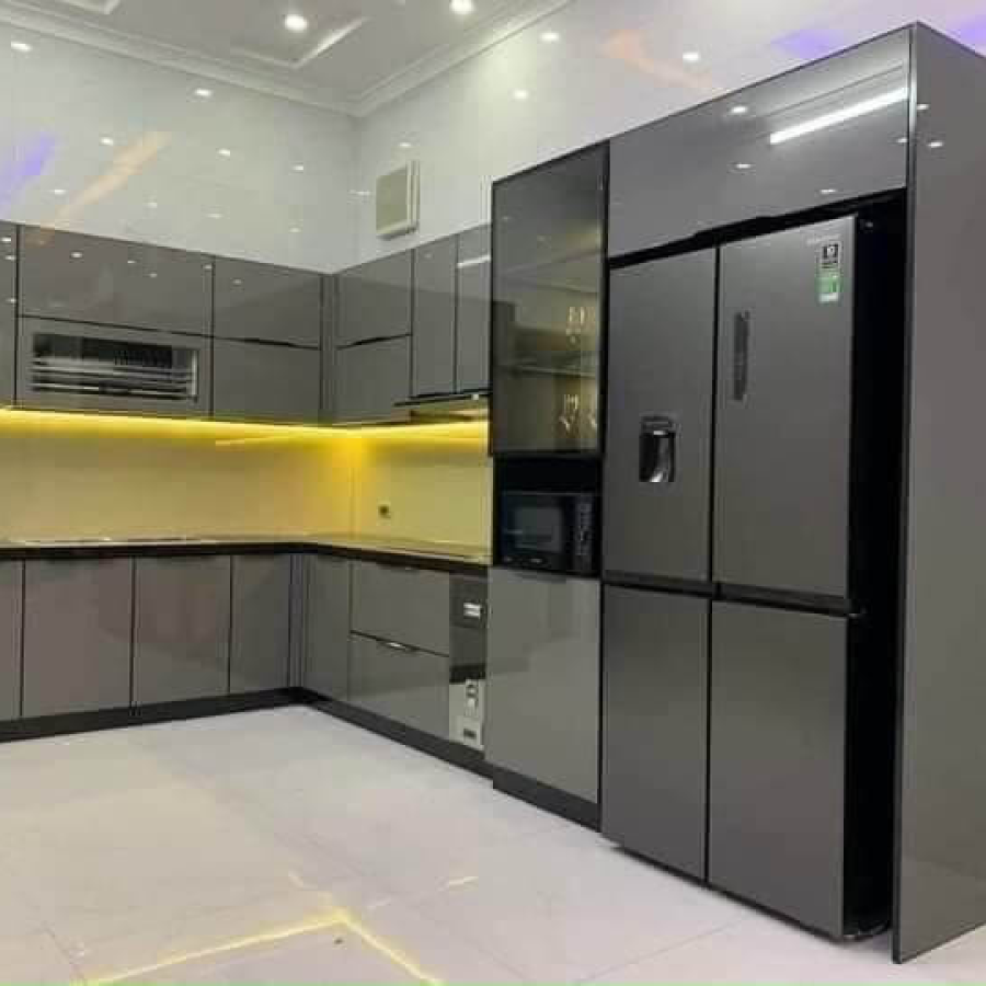 Kính màu ốp bếp