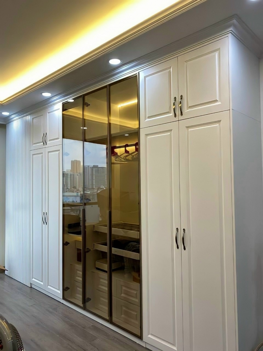 tủ nhôm kính màu trắng